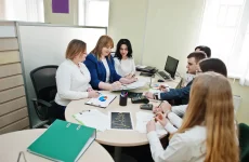 Может ли госслужащий пожаловаться на начальство и куда идти с этой бедой