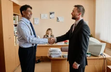Можно ли госслужащему подрабатывать и как не нарваться на конфликт интересов